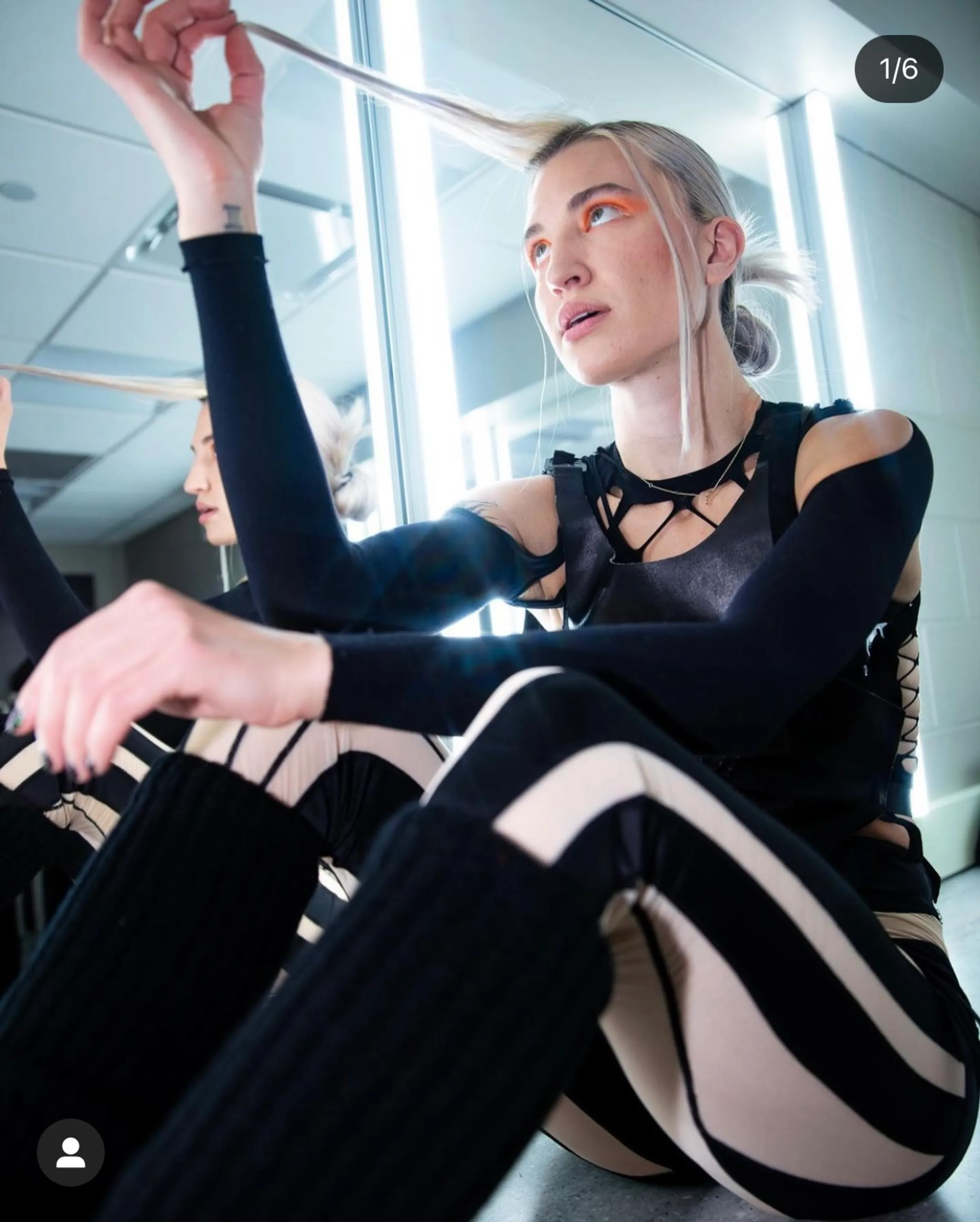 Caroline Polachek backstage in the complete black Mersia stage look.